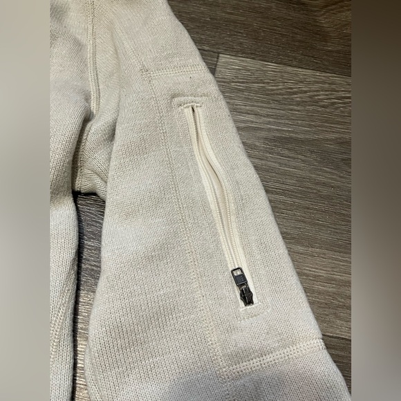 Half zip Patagonia jacket ￼ - Picture 3 of 4